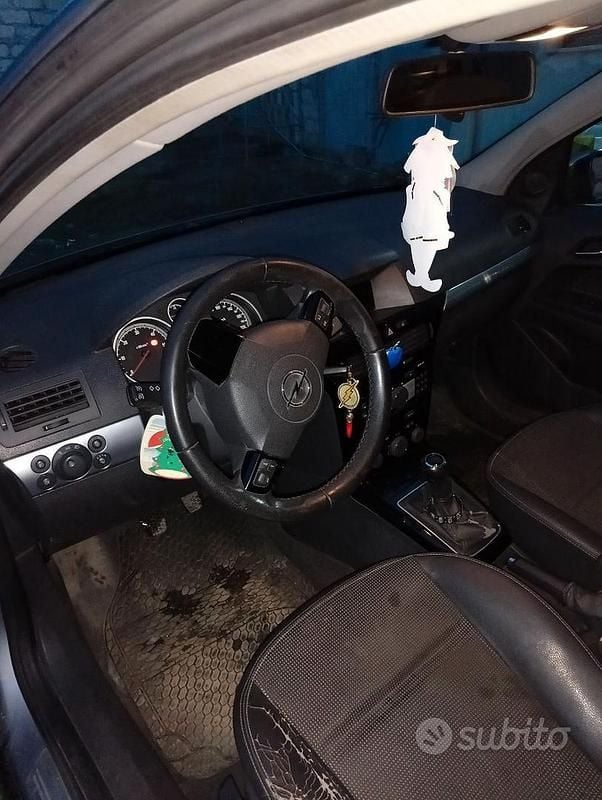 Usata Opel Astra 68 CV (50 kW) 2008 Grigio Station wagon