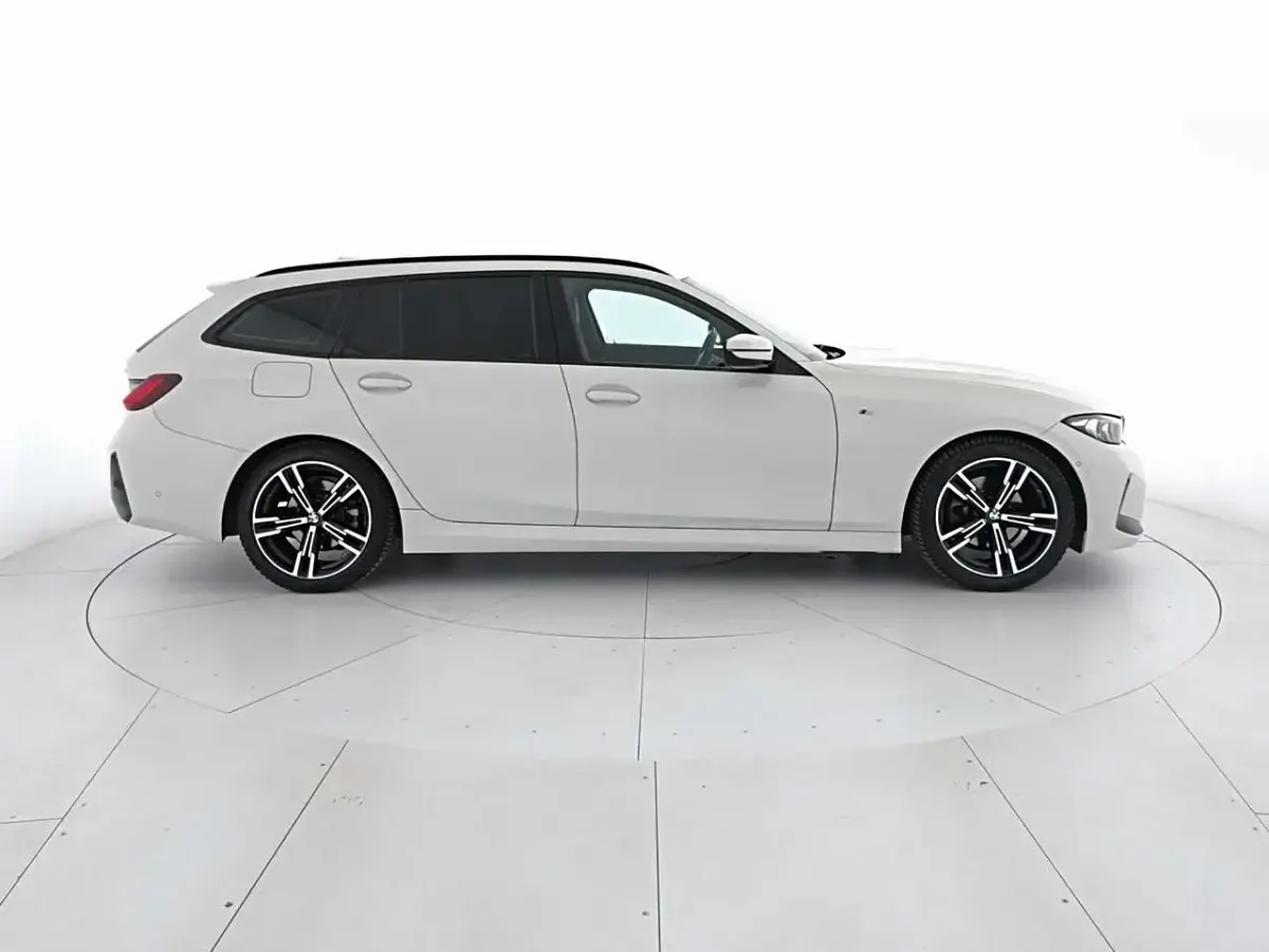Usata BMW 320 M Sport 190 CV (139 kW) 2024 Alpin white Station wagon
