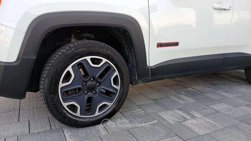 Usata Jeep Renegade Trailhawk 170 CV (125 kW) 2015 Bianco SUV