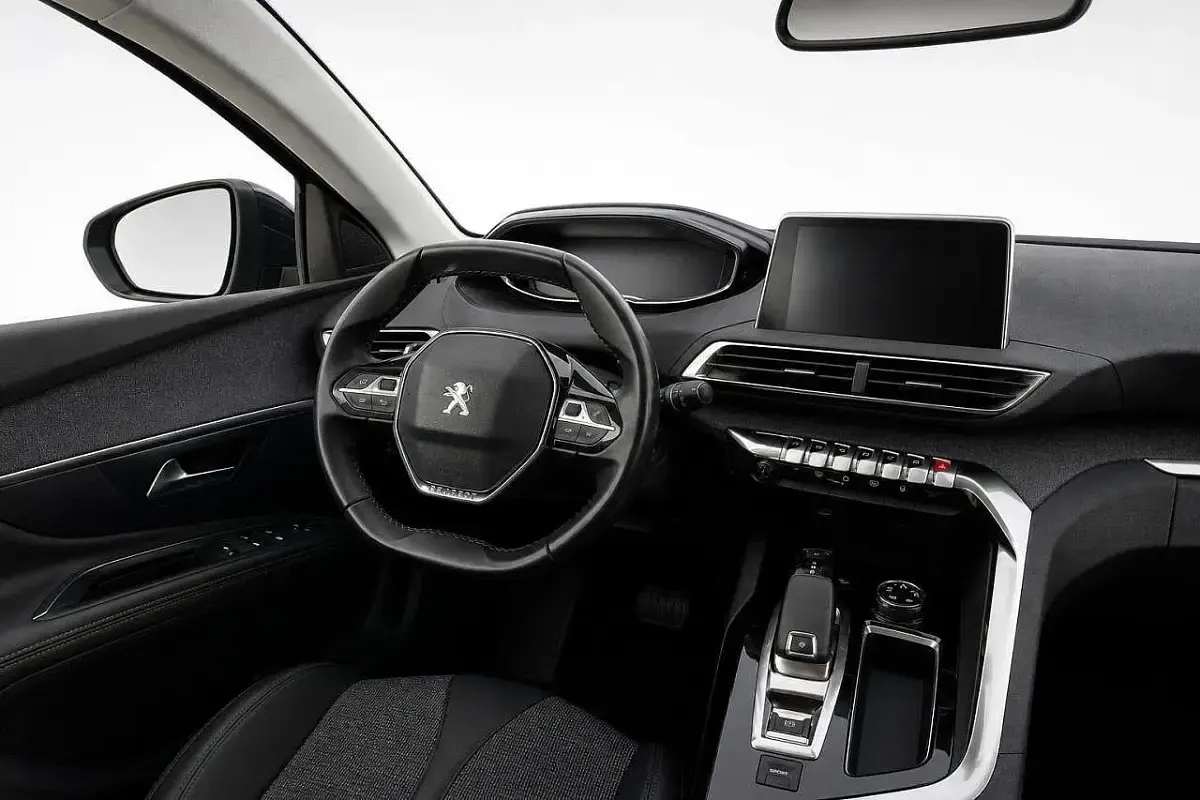 Usata Peugeot 3008 Allure 131 CV (96 kW) 2019 Blu SUV