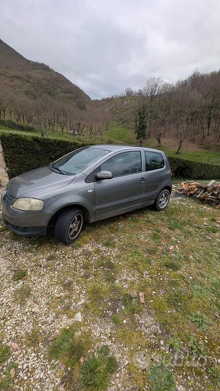Usata VW Fox 69 CV (50 kW) 2005 Grigio Utilitaria