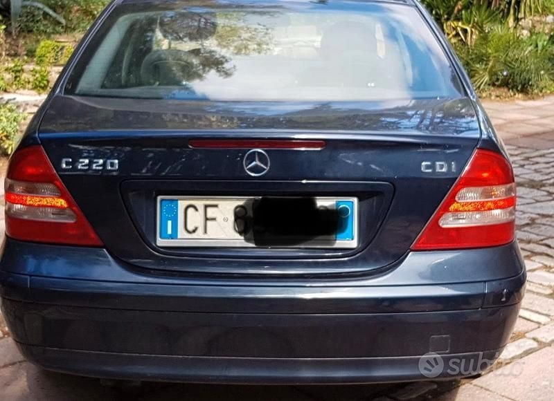 Gebraucht Mercedes C220 150 PS (110 kW) 2004 Blau Limousine