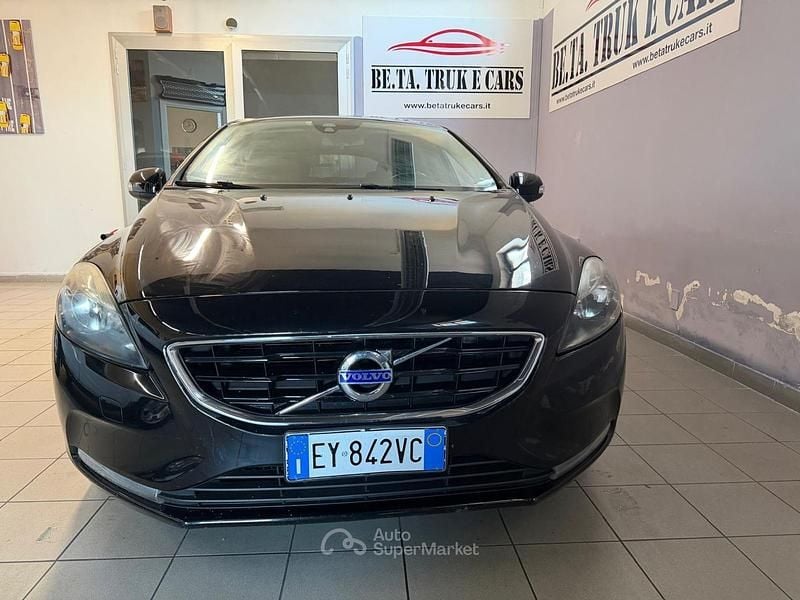 Usata Volvo V40 120 CV (88 kW) 2015 Nero Berlina
