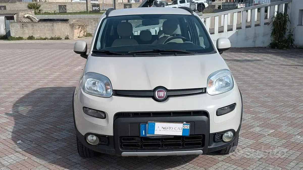 Usata Fiat Panda 4x4 S 85 CV (62 kW) 2015 Beige Utilitaria
