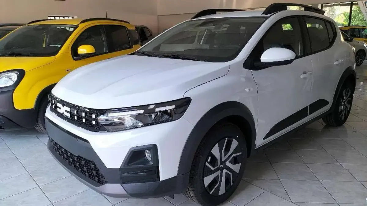 Nuova Dacia Sandero Expression 120 CV (88 kW) 2025 Bianco Utilitaria