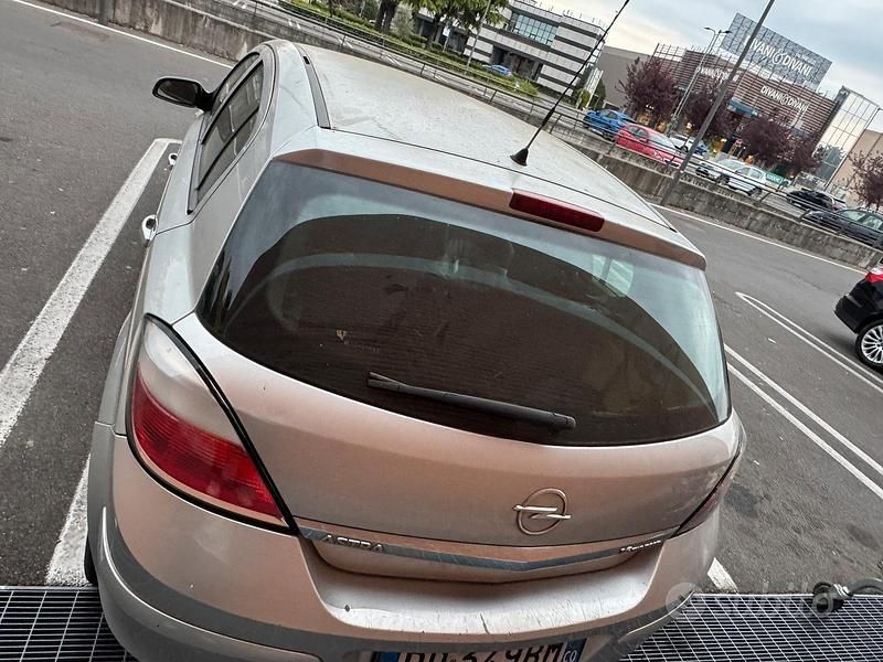 Usata Opel Astra 2006 Grigio Berlina