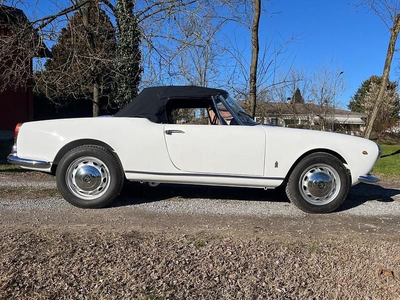 Usata Alfa Romeo Giulia Spider 92 CV (67 kW) 1964 Bianco Cabrio
