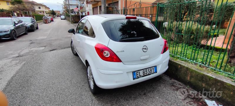Usata Opel Corsa 80 CV (58 kW) 2011 Bianco Utilitaria