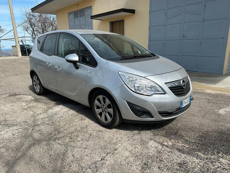 Usato 2013 Opel Meriva 1.2 Diesel 95 CV (7.200 €)