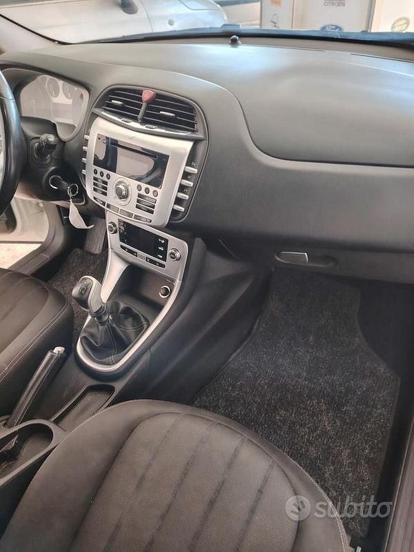 Usata Lancia Delta Silver 120 CV (88 kW) 2011 Bianco Utilitaria