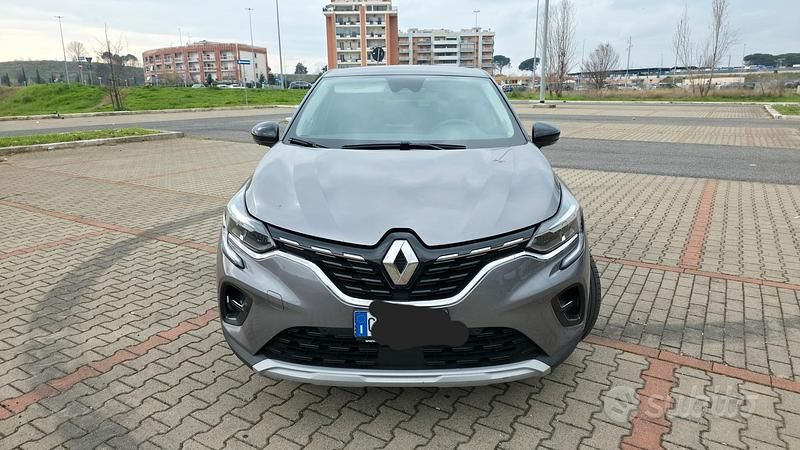 Usata Renault Captur 100 CV (73 kW) 2023 Grigio SUV
