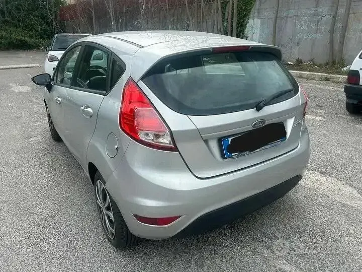 Usado Ford Fiesta Titanium 75 CV (55 kW) 2017 Gris Utilitario