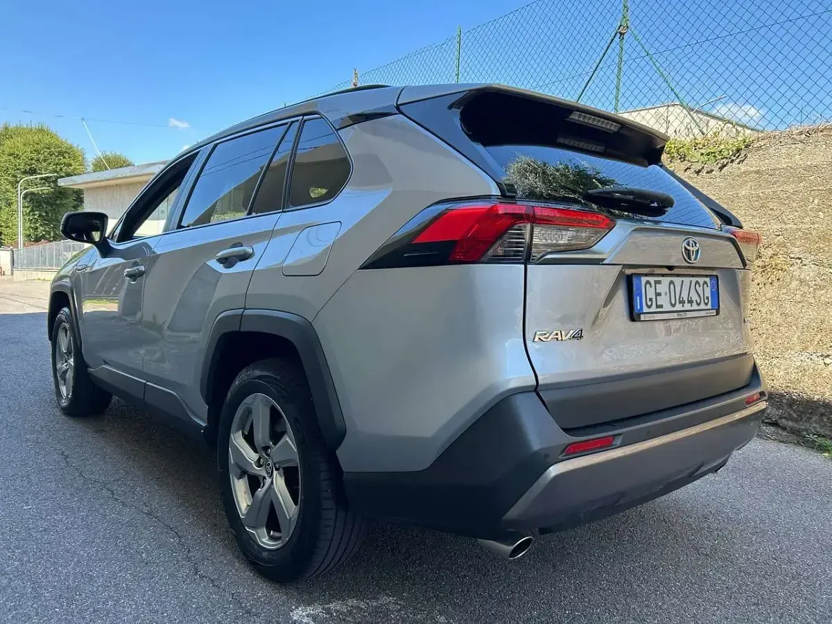 Usata Toyota RAV4 Hybrid Style 178 CV (130 kW) 2021 Grigio SUV