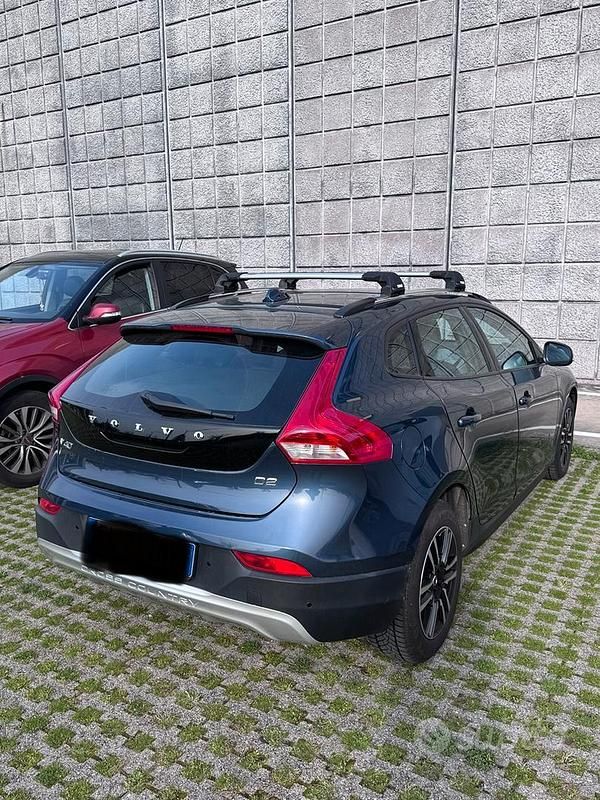 Usata Volvo V40 CC Plus 120 CV (88 kW) 2017 Blu Station wagon