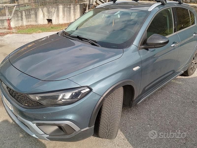 Usata Fiat Tipo Cross 101 CV (74 kW) 2021 Blu Berlina