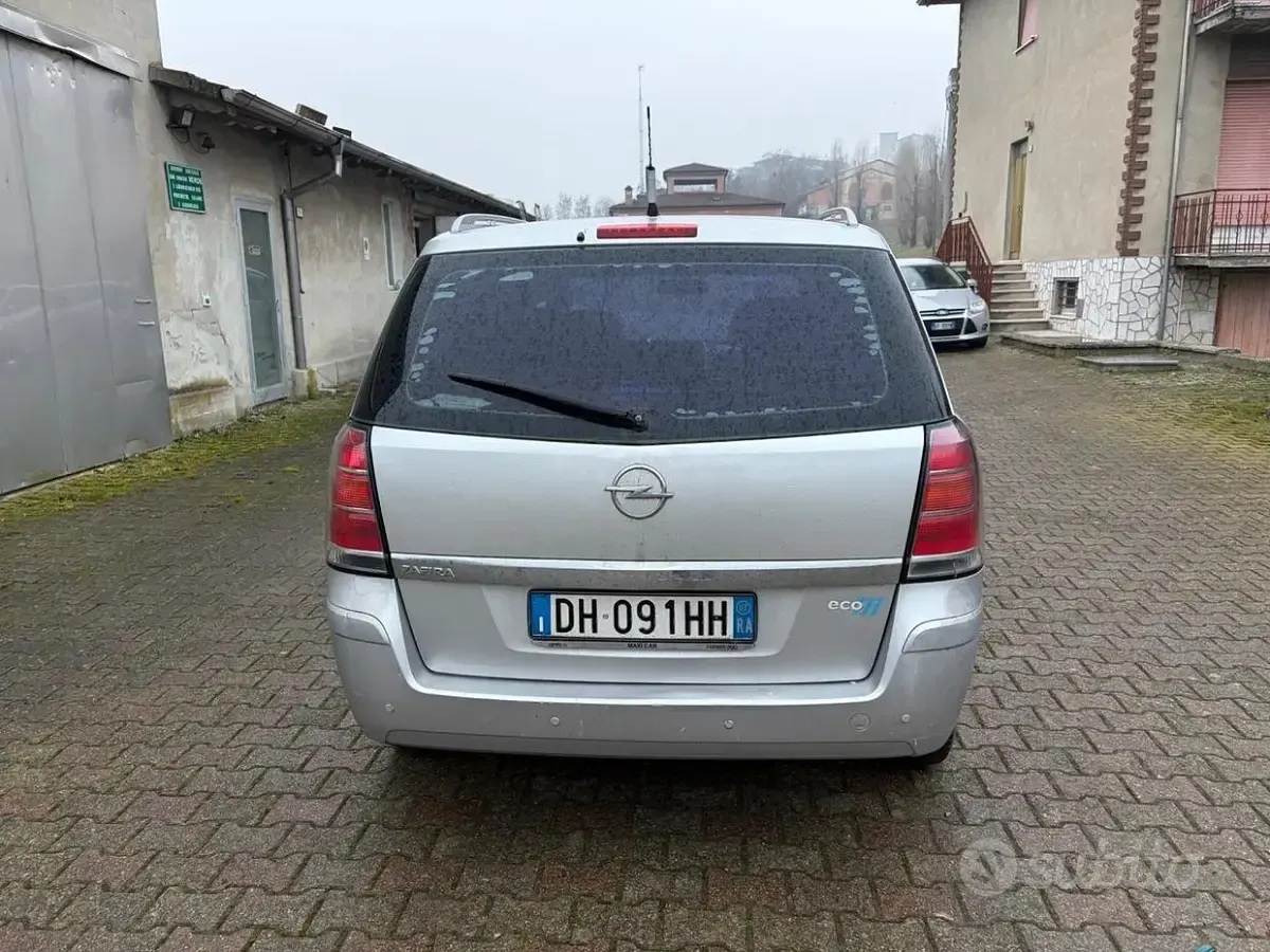 Usata Opel Zafira 94 CV (69 kW) 2007 Grigio Monovolume