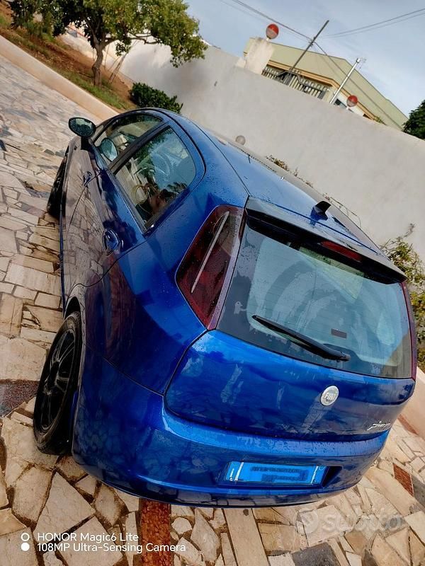 Usata Fiat Grande Punto Emotion 90 CV (66 kW) 2005 Blu Utilitaria
