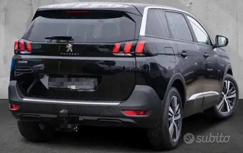 Usata Peugeot 5008 Allure 131 CV (96 kW) 2022 Nero SUV