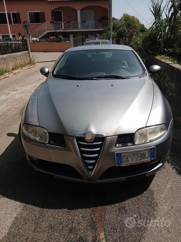 Grigio Usata 2004 Alfa Romeo GT Coupé | 1300 € (Buon prezzo) - Immagine 1/4