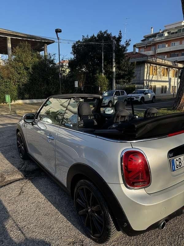 Usata Mini Cooper Cabriolet Hype 136 CV (100 kW) 2020 Argento Cabrio