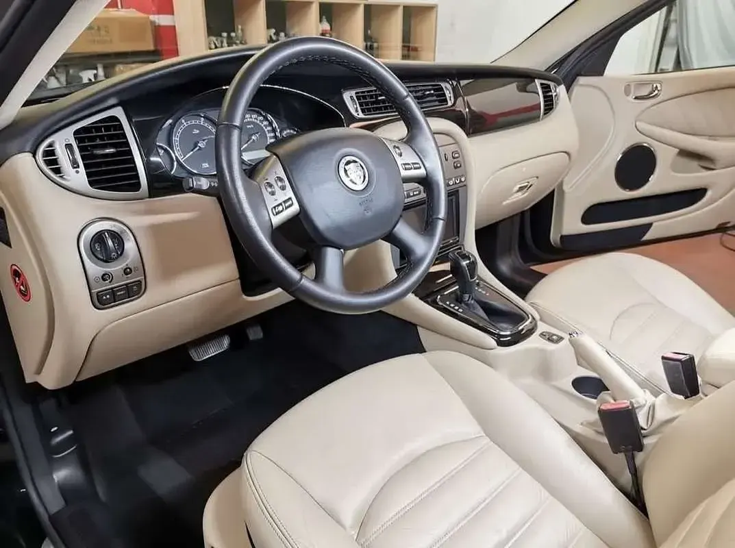 Usata Jaguar X-type Executive 155 CV (114 kW) 2009 Nero Berlina
