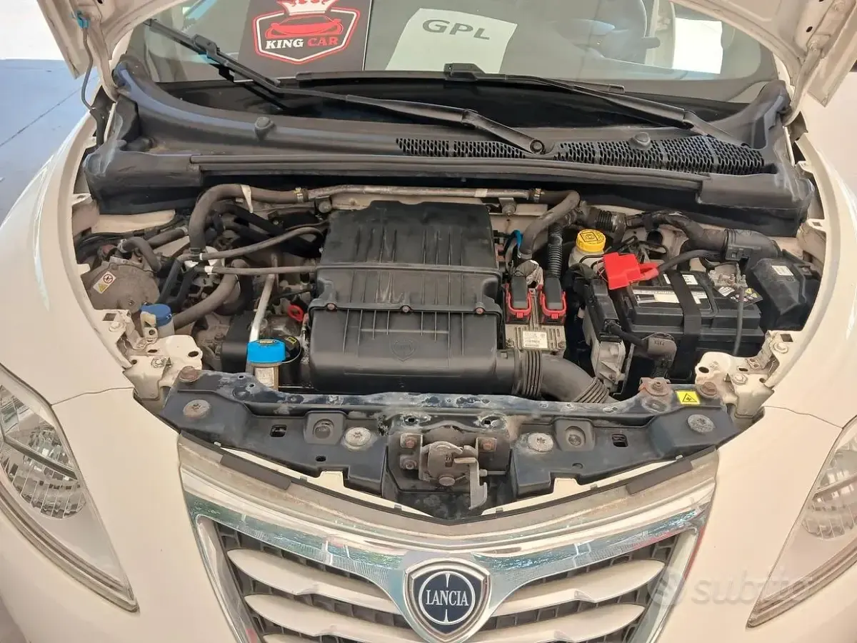 Usata Lancia Ypsilon Gold 69 CV (50 kW) 2013 Bianco Utilitaria