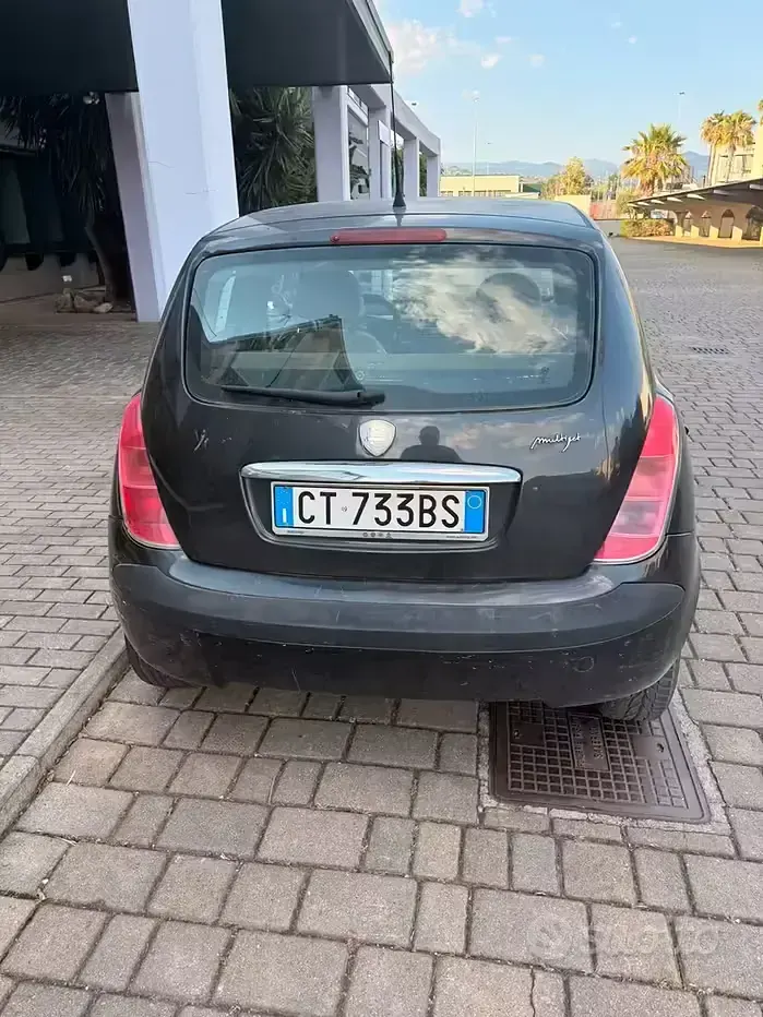 Usata Lancia Ypsilon 69 CV (50 kW) 2005 Nero Utilitaria
