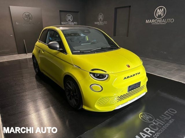Usata Abarth 500e Turismo 114 kW (155 CV) 2024 Verde pastello Utilitaria