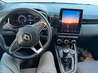 Usata Renault Clio 101 CV (74 kW) 2024 Blu Utilitaria