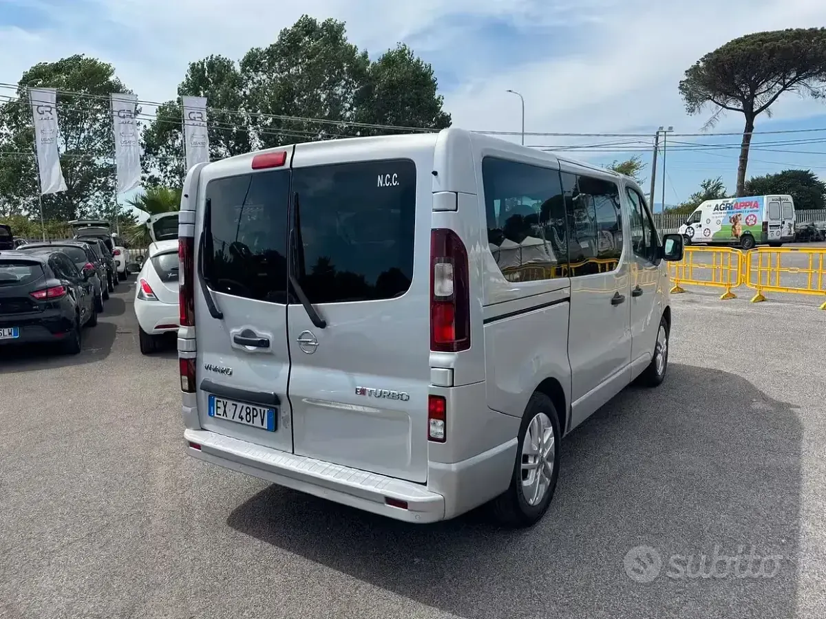 Usata Opel Vivaro Edition 140 CV (102 kW) 2015 Grigio Monovolume