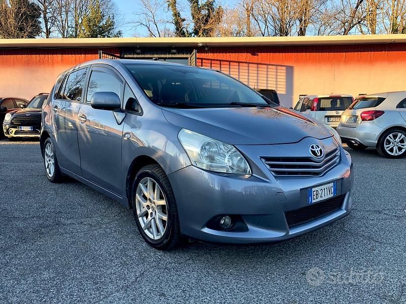 Usata Toyota Verso Sol 126 CV (92 kW) 2010 Grigio Monovolume
