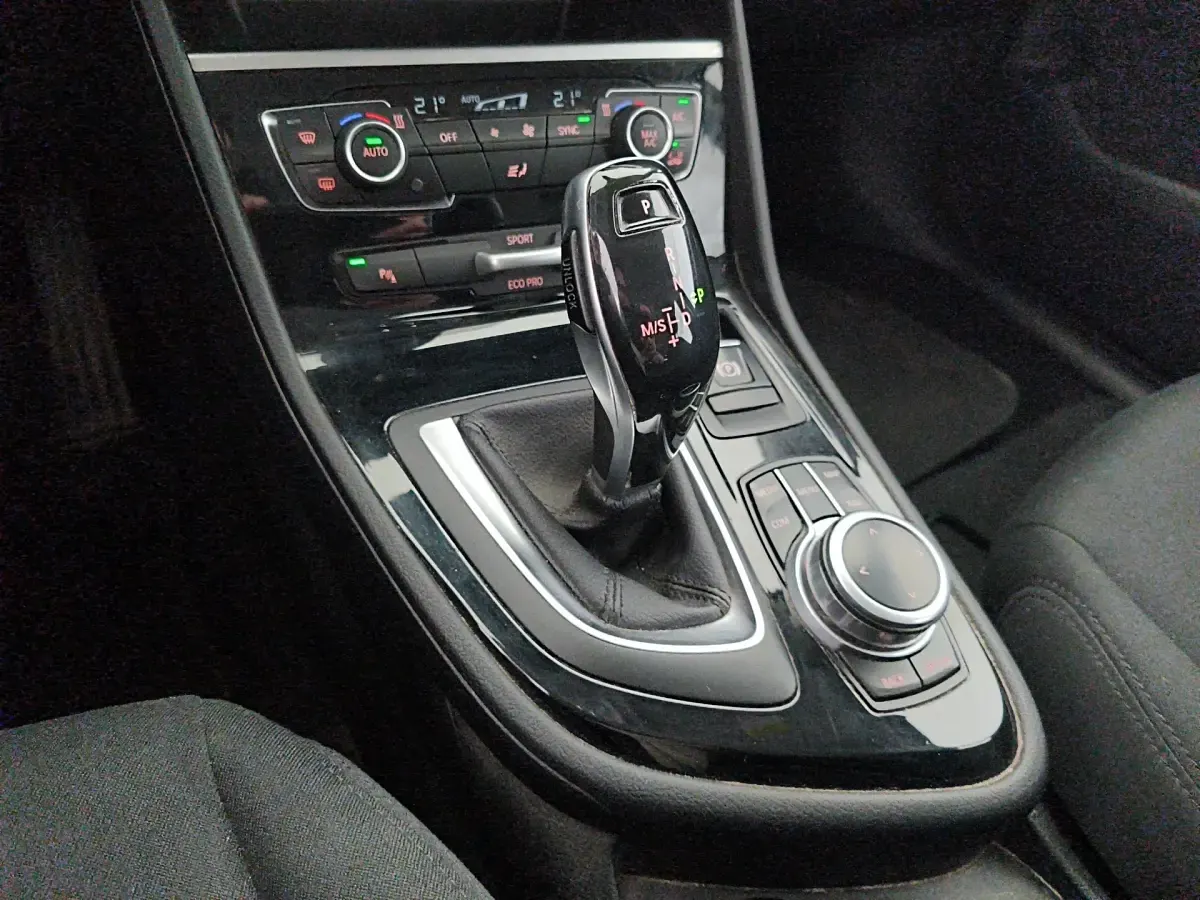 Usado BMW 220 Gran Tourer Advantage 190 HP (139 kW) 2021 Cinzento Monovolume