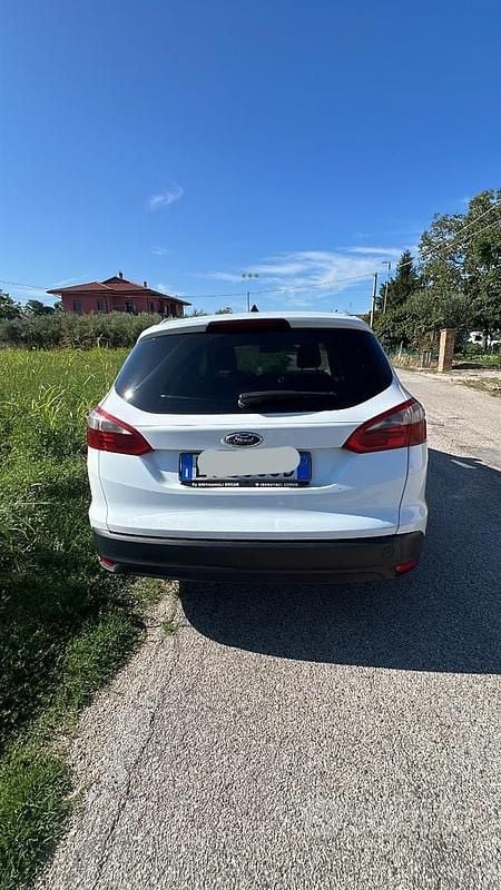 Usata Ford Focus 116 CV (85 kW) 2014 Bianco Station wagon