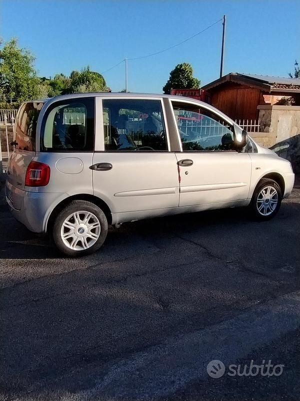 Usata Fiat Multipla Dynamic 103 CV (75 kW) 2006 Grigio Monovolume