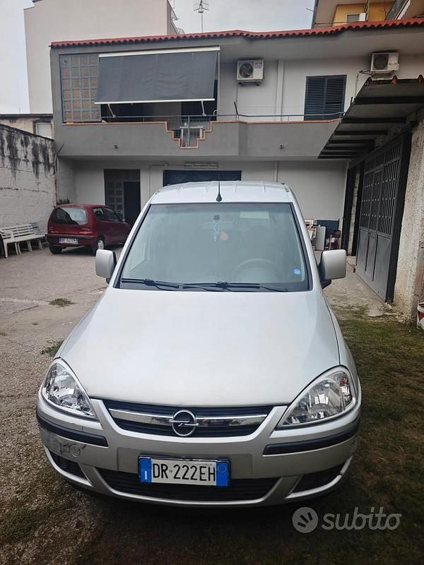 Usata Opel Combo 2008 Grigio Monovolume