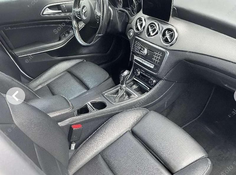 Usata Mercedes GLA180 109 CV (80 kW) 2018 Bianco SUV