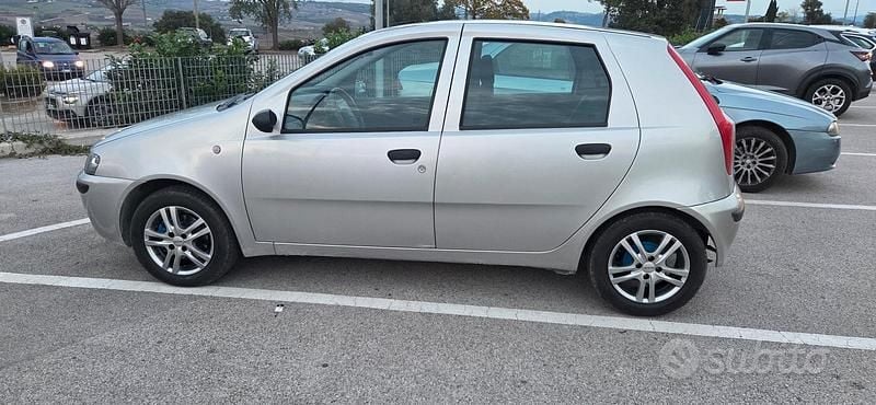 Usata Fiat Punto 80 CV (58 kW) 2001 Berlina