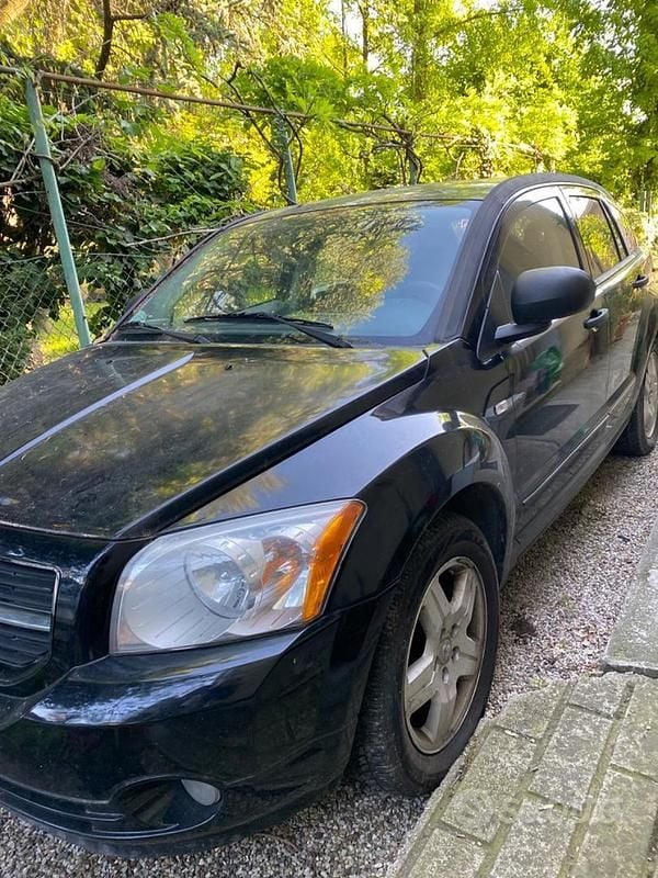 Nero Usata 2007 Dodge Caliber Due volumi | 1500 € (Buon prezzo) - Immagine 1/4