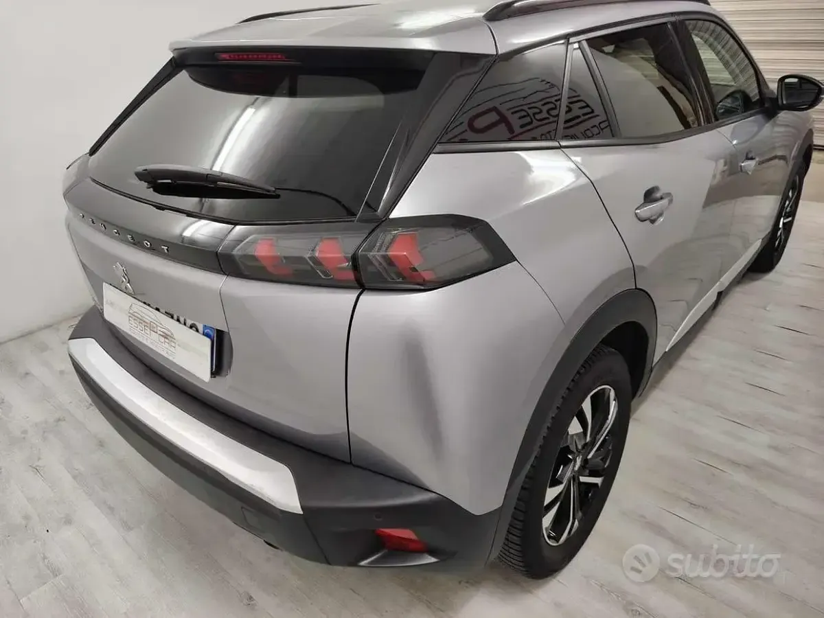 Usata Peugeot 2008 Allure 101 CV (74 kW) 2022 Grigio SUV
