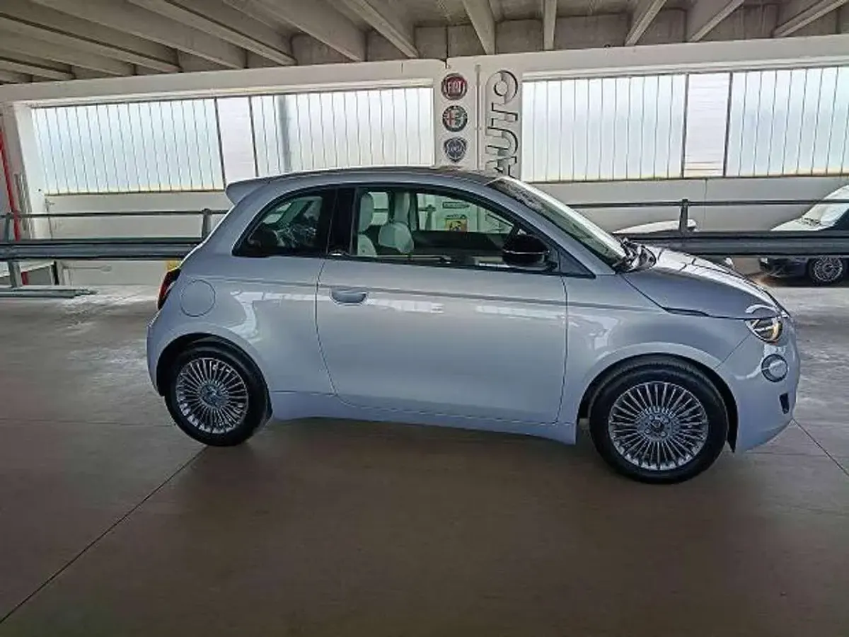 Nuova Fiat 500 Icon 65 CV (47 kW) 2026 Blu/azzurro Utilitaria