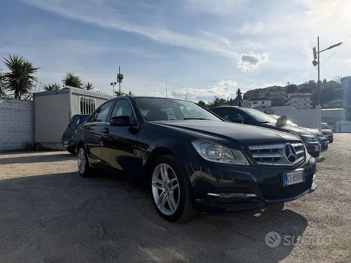 Usata Mercedes C180 120 CV (88 kW) 2013 Nero Berlina