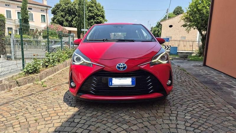 Usata Toyota Yaris Hybrid Edition 73 CV (53 kW) 2018 Berlina
