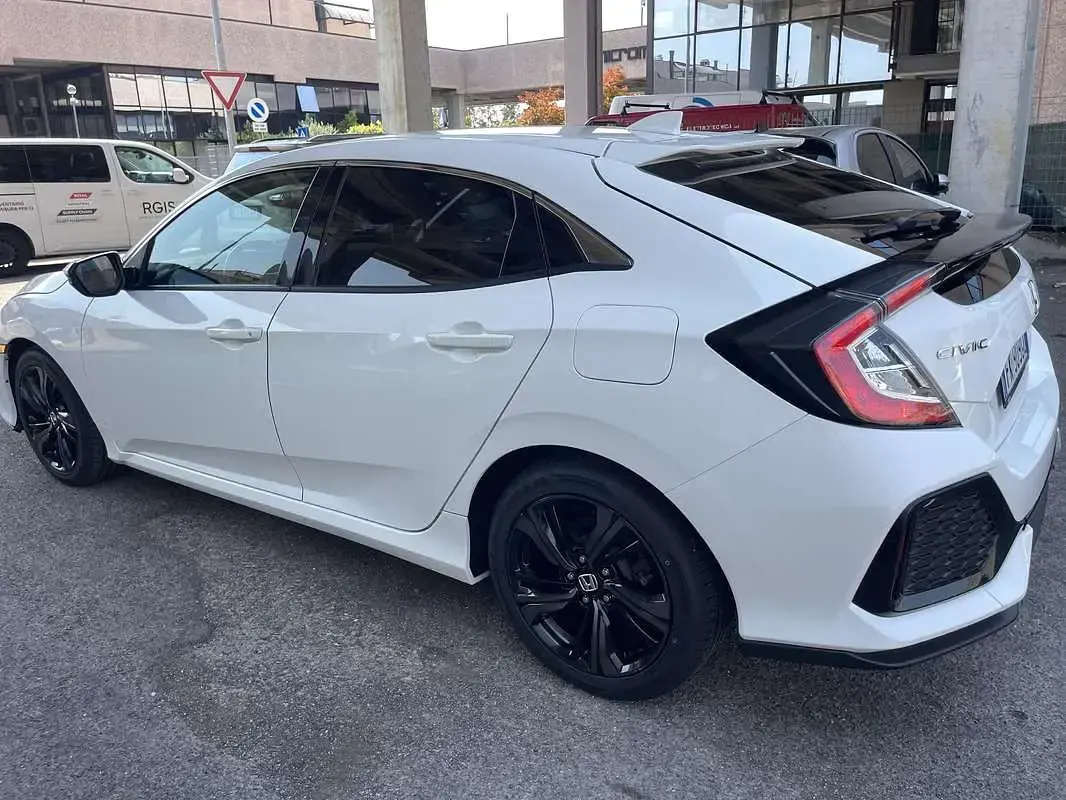 Usata Honda Civic Elegance 129 CV (94 kW) 2017 Berlina