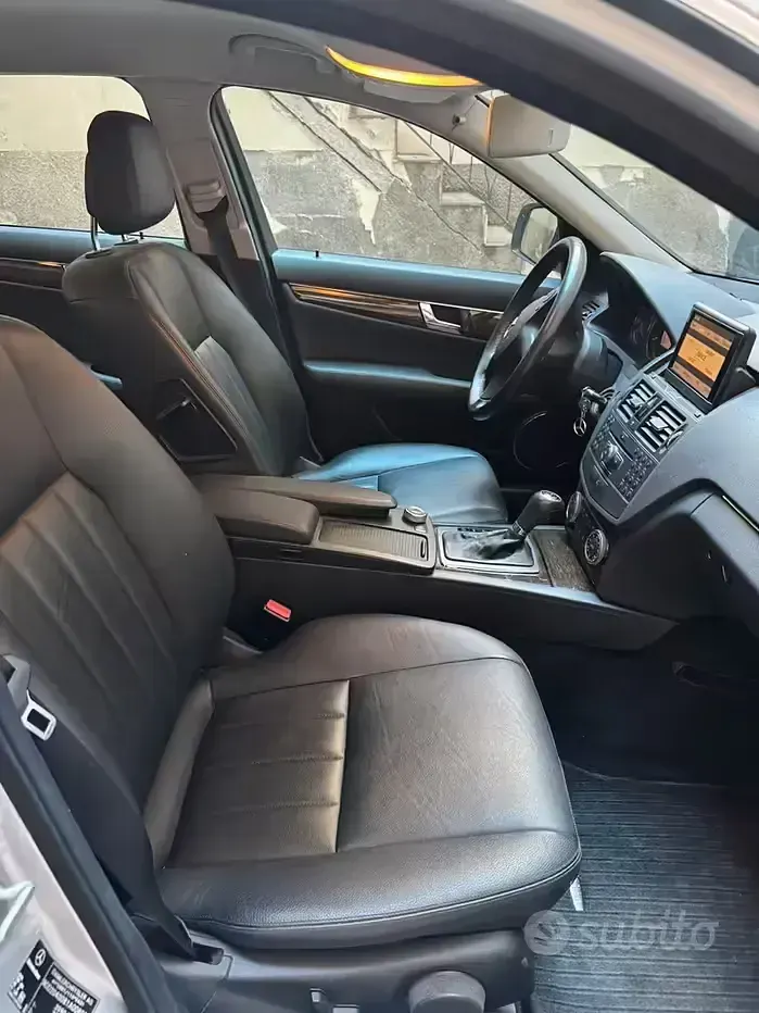 Usata Mercedes 220 2007 Grigio Berlina