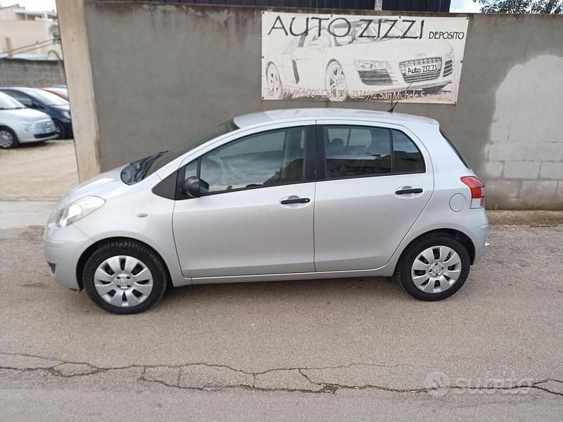 Usata Toyota Yaris 69 CV (50 kW) 2011 Other Berlina