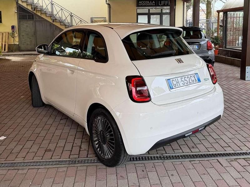 Begagnad Fiat 500e Icon 42 kW (58 HK) 2021 Vit Halvkombi