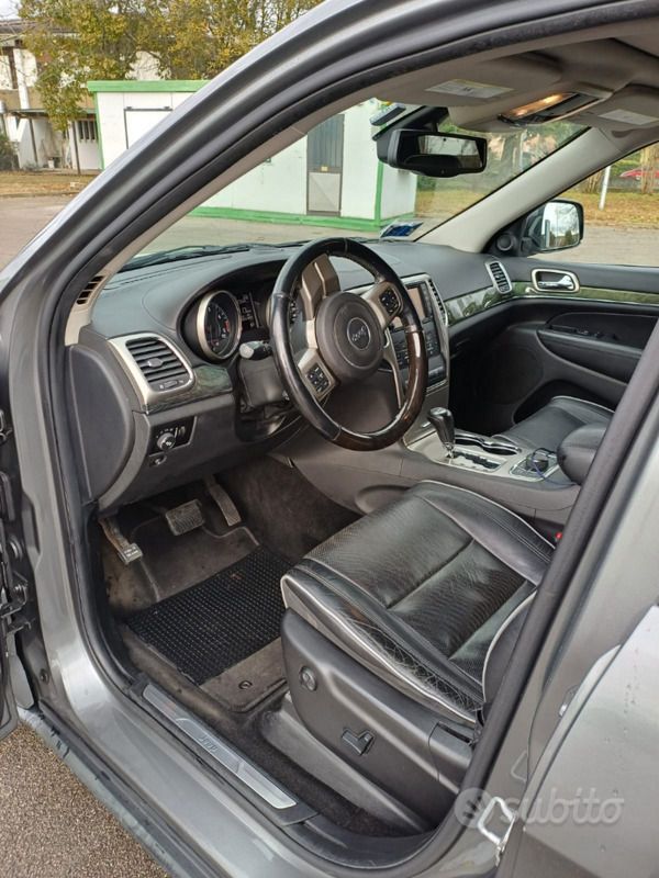 Grigio Usata 2011 Jeep Grand Cherokee Overland SUV | 9500 € (Ottimo prezzo) - Immagine 1/4