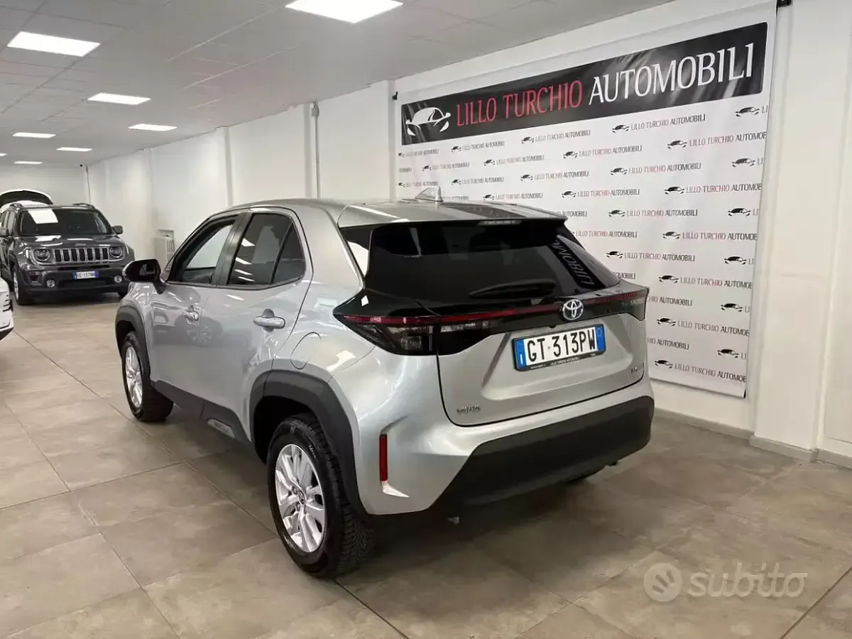 Usata Toyota Yaris Cross Business Edition 116 CV (85 kW) 2024 Grigio SUV