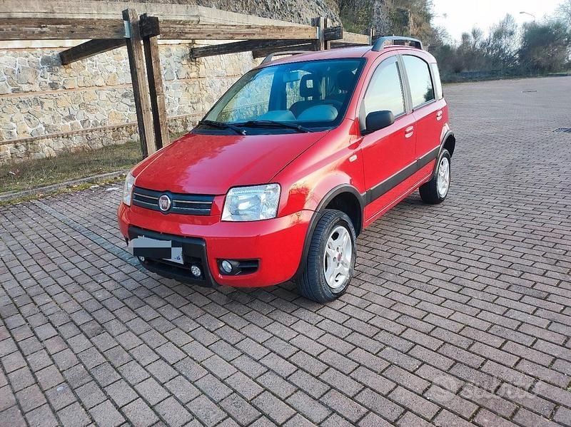 Usata Fiat Panda 4x4 75 CV (55 kW) 2007 Rosso Utilitaria
