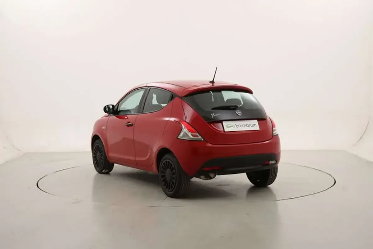 Usata Lancia Ypsilon 69 CV (50 kW) 2020 Rosso Utilitaria